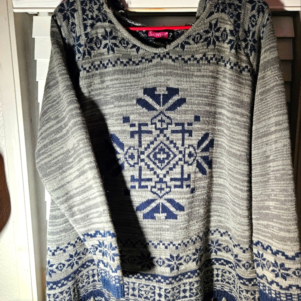 Say what!  Sweater size 2 xl.  Never worn  or washed.